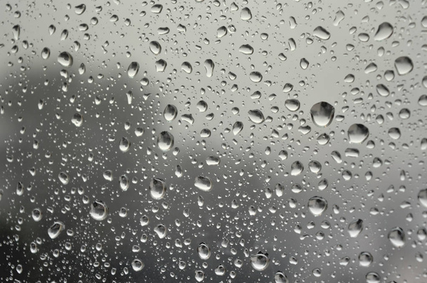σταγόνες βροχής στο παράθυρο - Φωτογραφία, εικόνα