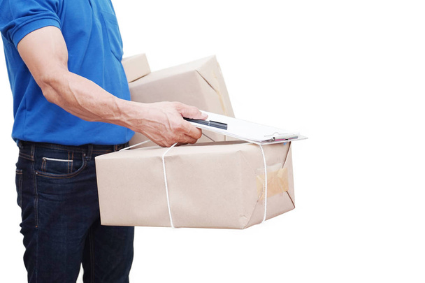 Чоловік доставки відправляє посилку додому з білим тлом
 - Фото, зображення