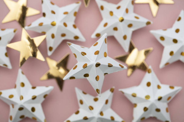 White and gold star decorations on a pastel pink. Seasonal festi - Φωτογραφία, εικόνα