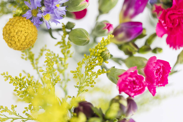 Beautiful bouquet of bright springtime flowers - Foto, Imagem
