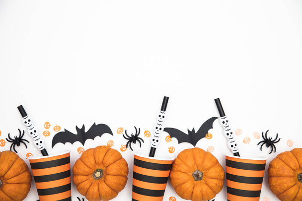 Halloween party background with pumpkins, spooky bats, creepy sp - Foto, afbeelding