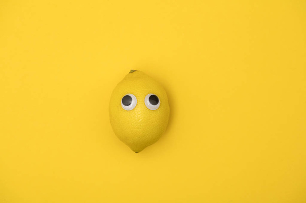 Yellow lemon face with comedy googly eyes - Fotoğraf, Görsel