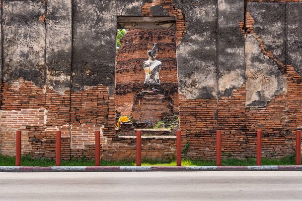Antigua estatua en el Parque Histórico de Ayutthaya, Phra Nakhon Si Ayutthay
 - Foto, Imagen