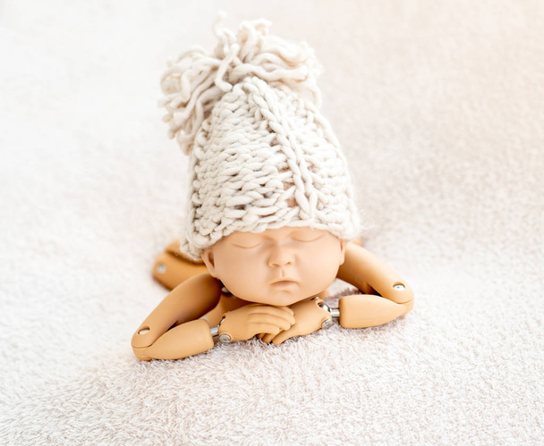 Mannequin of newborn for photo posing - Fotoğraf, Görsel