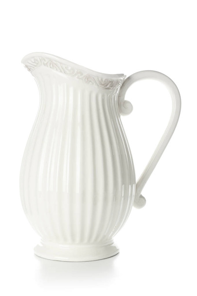 cruche en céramique sur fond blanc - Photo, image