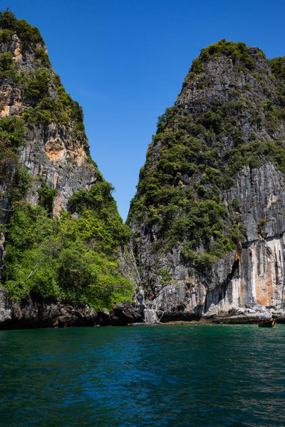 View of the Maya Bay beach with a sunny day in Phi Phi - Photo, Image