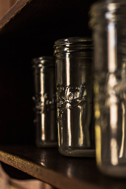 Mutfak için cam kavanozların yan görüntüsü. - Fotoğraf, Görsel