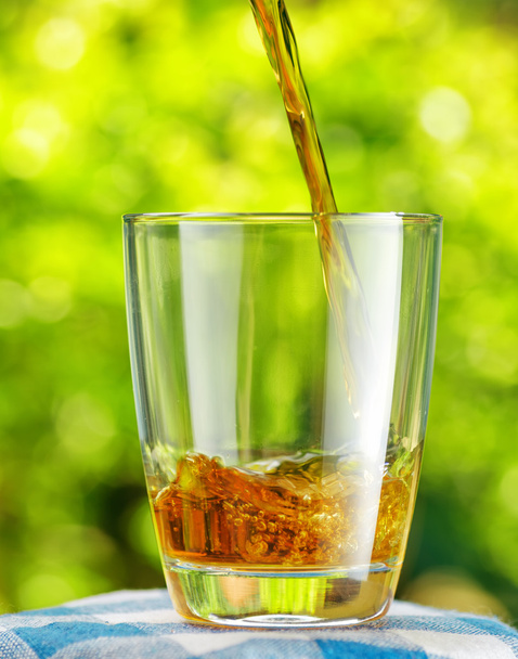 Glass of apple juice on nature background - Фото, зображення