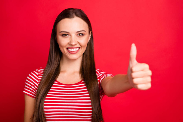 Close up photo of beautiful gorgeous nice cute girlfriend showing you thumb up to advise something while isolated with red background - 写真・画像