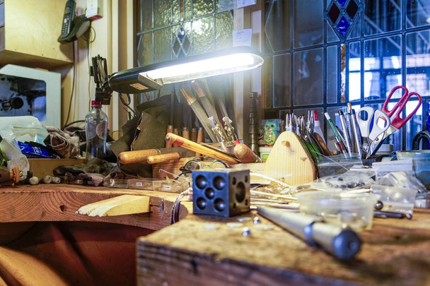 Closeup shot of a worktable with tools scattered across it in Doesburg, Netherlands - Fotografie, Obrázek