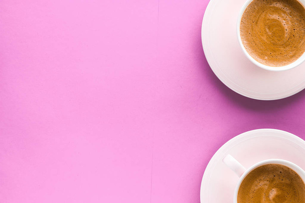 Kopje hete Franse koffie als ontbijt drankje, flatlay cups op pin - Foto, afbeelding