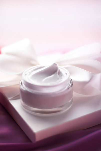 Beauty face cream skin moisturizer, luxury spa cosmetic and natu - Zdjęcie, obraz