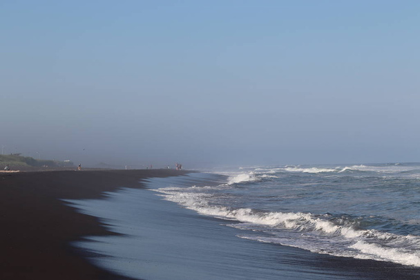 Khalaktyrsky Beach met zwart zand, Stille Oceaan, Rusland - Foto, afbeelding