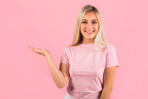 beautiful young woman on pink background with hand gesture - Fotoğraf, Görsel