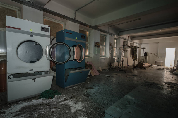lavadoras en un hospital abandonado
 - Foto, imagen