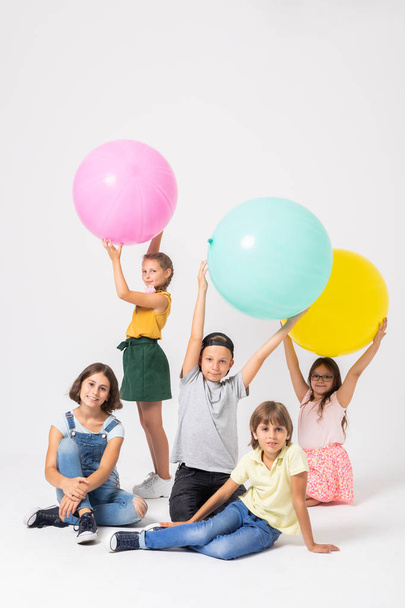 Playing with baloons - Valokuva, kuva