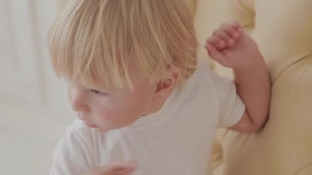 Beautiful happy little boy is playing in the white room. - Séquence, vidéo