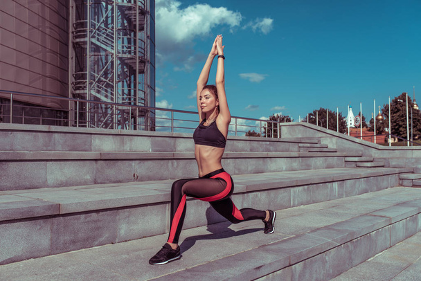 Beautiful girl athlete, training for yoga, stretching before jogging, in summer, autumn spring city, free space for motivation text, sportswear yoga active fitness lifestyle, outdoor sports exercise. - Foto, imagen