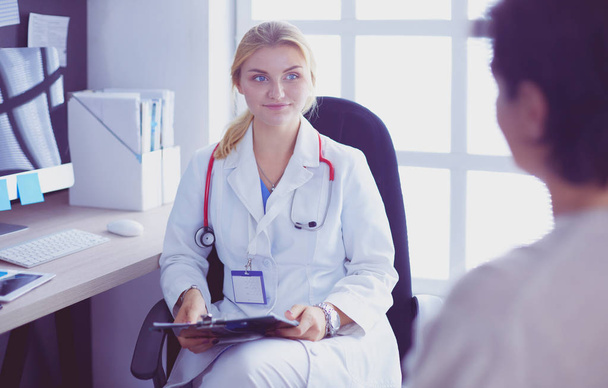 Woman doctor explaining diagnosis to her female patient - Fotografie, Obrázek