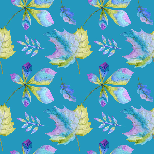 Naadloos patroon Aquarel Helder herfstblad. Groene, blauwe en paarse kleuren Handgetekend herfstblad op een blauwe achtergrond. Papier, stof textuur. Wenskaart Affiche concept - Foto, afbeelding