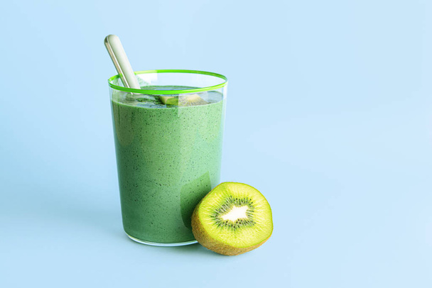 Glass of healthy spirulina smoothie on color background - Foto, imagen