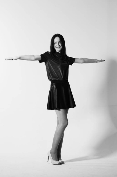 beautiful woman posing in Studio. Studio black and white photography - Φωτογραφία, εικόνα
