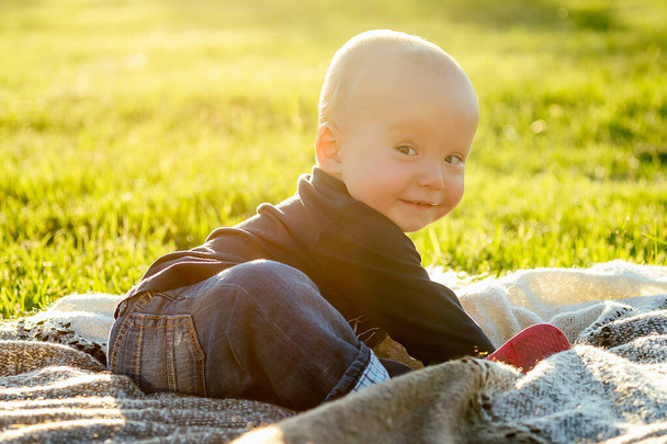 little baby boy on a blanket in the park in summer - Foto, Imagem