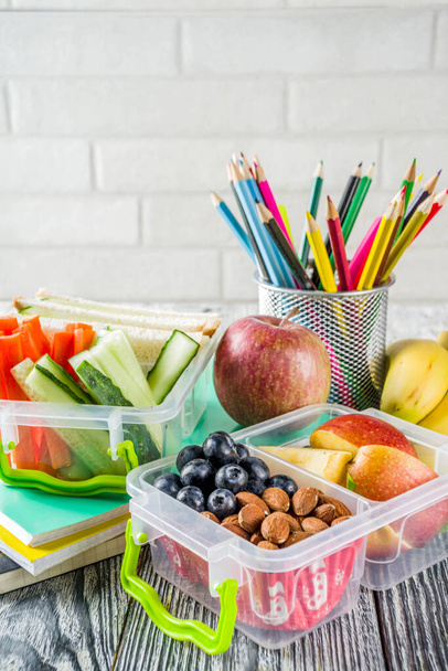 Healthy school lunch box - Foto, imagen
