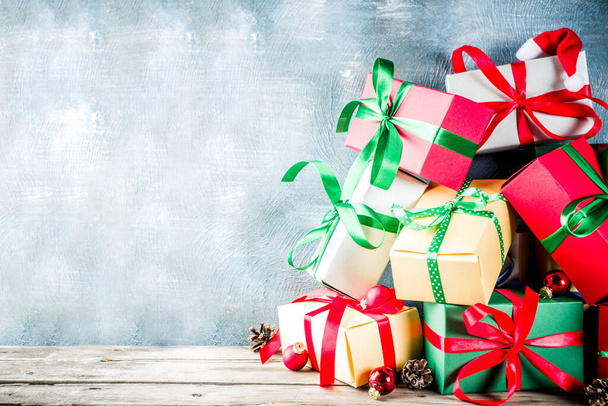 Рождественский фон с подарочными коробками - Фото, изображение