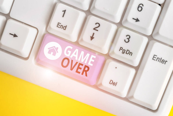 Word pisanie tekstu Game Over. Business concept for A situation in a particular sport that reach his final or ending White pc keyboard with empty note paper above white background key copy space. - Zdjęcie, obraz