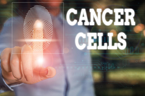 Fogalmi kézírás rákos sejtekről. Üzleti fotó bemutató alkotó szilárd daganatok vagy elárasztja a vért kóros sejtek Női viselet munkaruha bemutató bemutató intelligens eszköz. - Fotó, kép