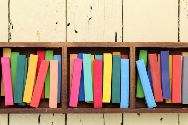 Egy doboz színes ceruzák - Fotó, kép