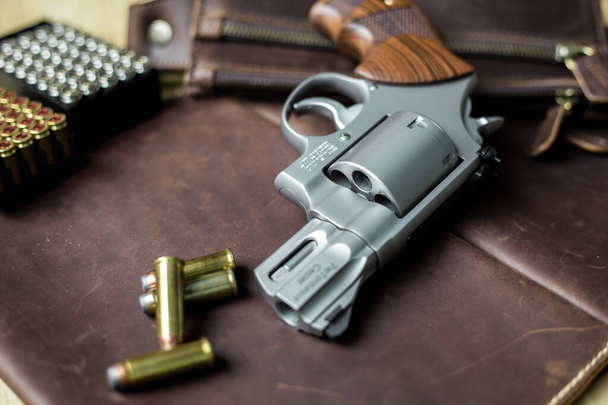 .44 pistolet maszynowy Magnum rewolwer z punktorem - Zdjęcie, obraz