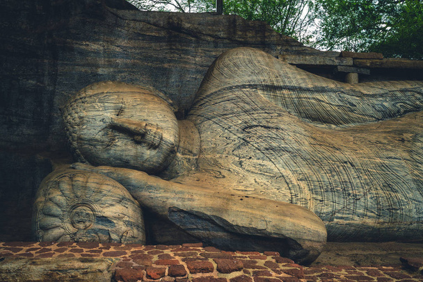 Fekvő Buddha szobor, Gal Vihara Polonnaruwa, Srí Lanka - Fotó, kép