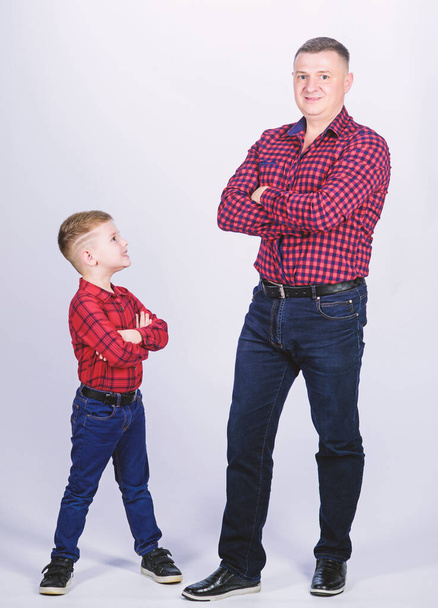 father and son in red checkered shirt. happy family. childhood. parenting. fathers day. little boy with dad man. Heating up the wild west. Bright memories. spend time together - Foto, Bild