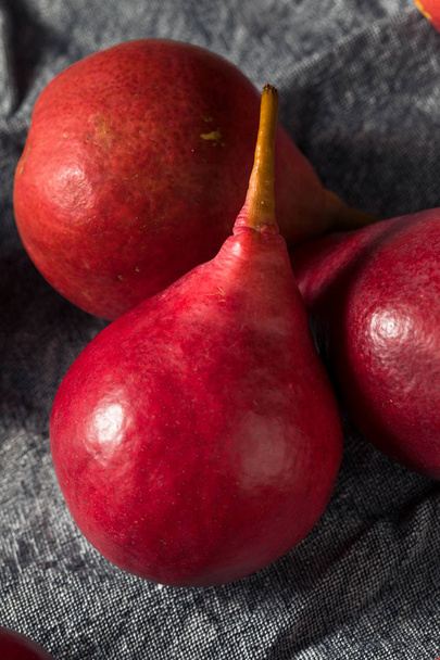 Raw Red Organic Anjou Pears - Fotoğraf, Görsel