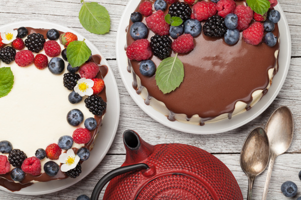 Шоколадні торти з ягодами
 - Фото, зображення