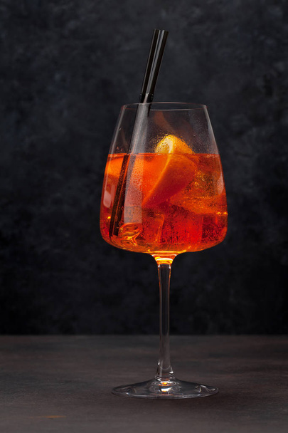 Aperol spritz cocktail glass - 写真・画像