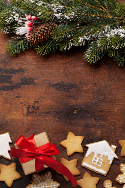 Carte de voeux de Noël avec biscuits au pain d'épice
 - Photo, image