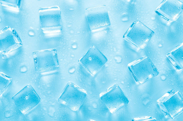 fundo abstrato com cubos de gelo e gotas de água, flat lay
 - Foto, Imagem