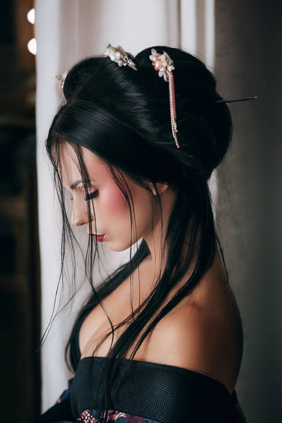 Portret van een Japanse geisha vrouw  - Foto, afbeelding
