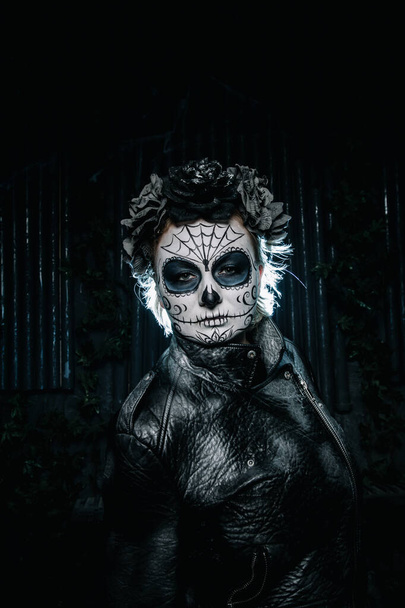 halloween tmavě gotický děsivý make-up. Koncept Santa Muerte. - Fotografie, Obrázek