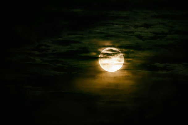 Супер місяць
 - Фото, зображення