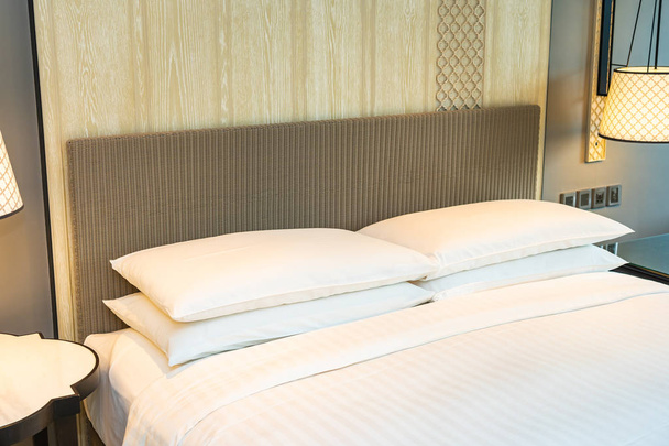 White comfortable pillow on bed decoration - 写真・画像