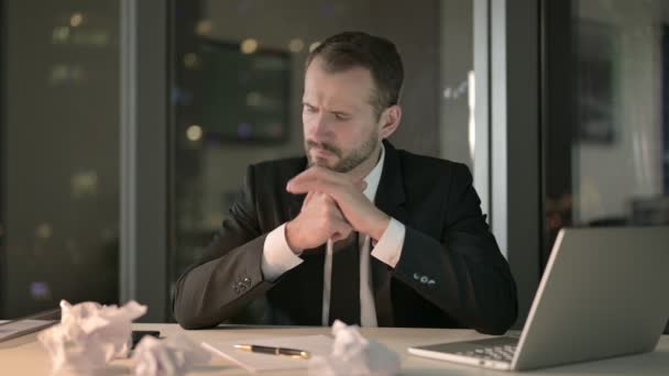 Upset Businessman looks Stressed on Office Desk at Night - Filmmaterial, Video