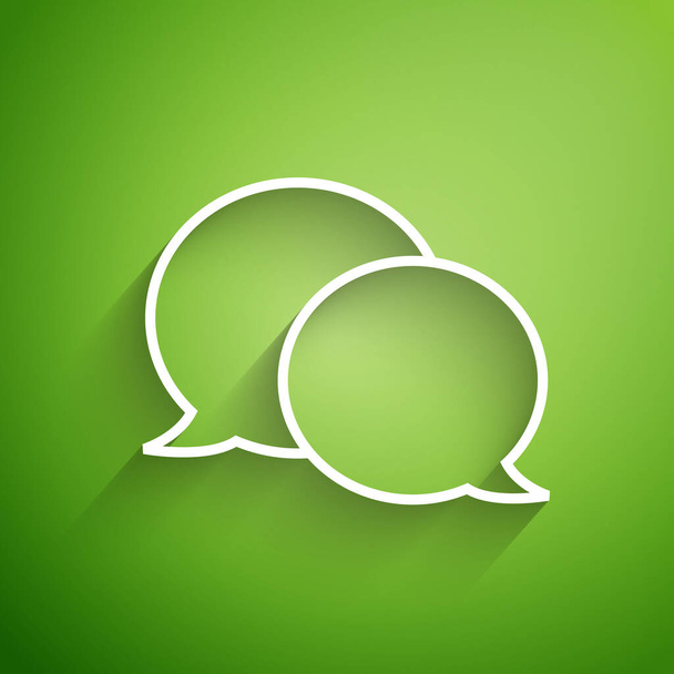 Bílá čára Řeč bublina chat ikona izolované na zeleném pozadí. Ikona zprávy. Symbol komunikace nebo komentáře. Vektorová ilustrace - Vektor, obrázek