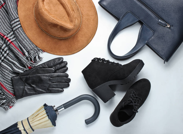 Autumn women's accessories. Leather gloves, bag, scarf, felt hat, umbrella, boots on a white background. Top view. - Foto, Bild