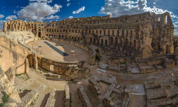 Ruiny amfiteatr w El Jem, wpisanego na listę światowego dziedzictwa UNESCO w Tunezja, Afryka Północna - Zdjęcie, obraz
