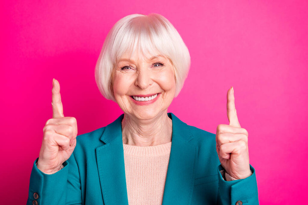 Close-up portrait of her she nice attractive lovely cheerful cheery gray-haired lady pointing two forefingers up new novelty isolated over bright vivid shine vibrant pink fuchsia color background - Foto, Bild