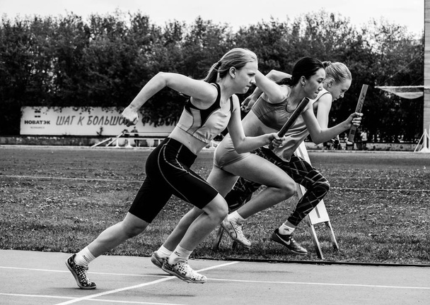 La carrera y los atletas
 - Foto, Imagen